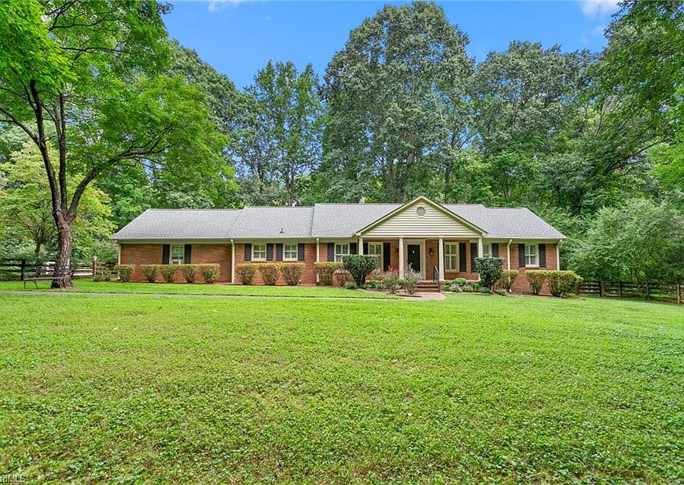 1st image of 4014 Forest Oaks Ln