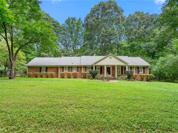 4014 Forest Oaks Ln, Mebane, NC 27302