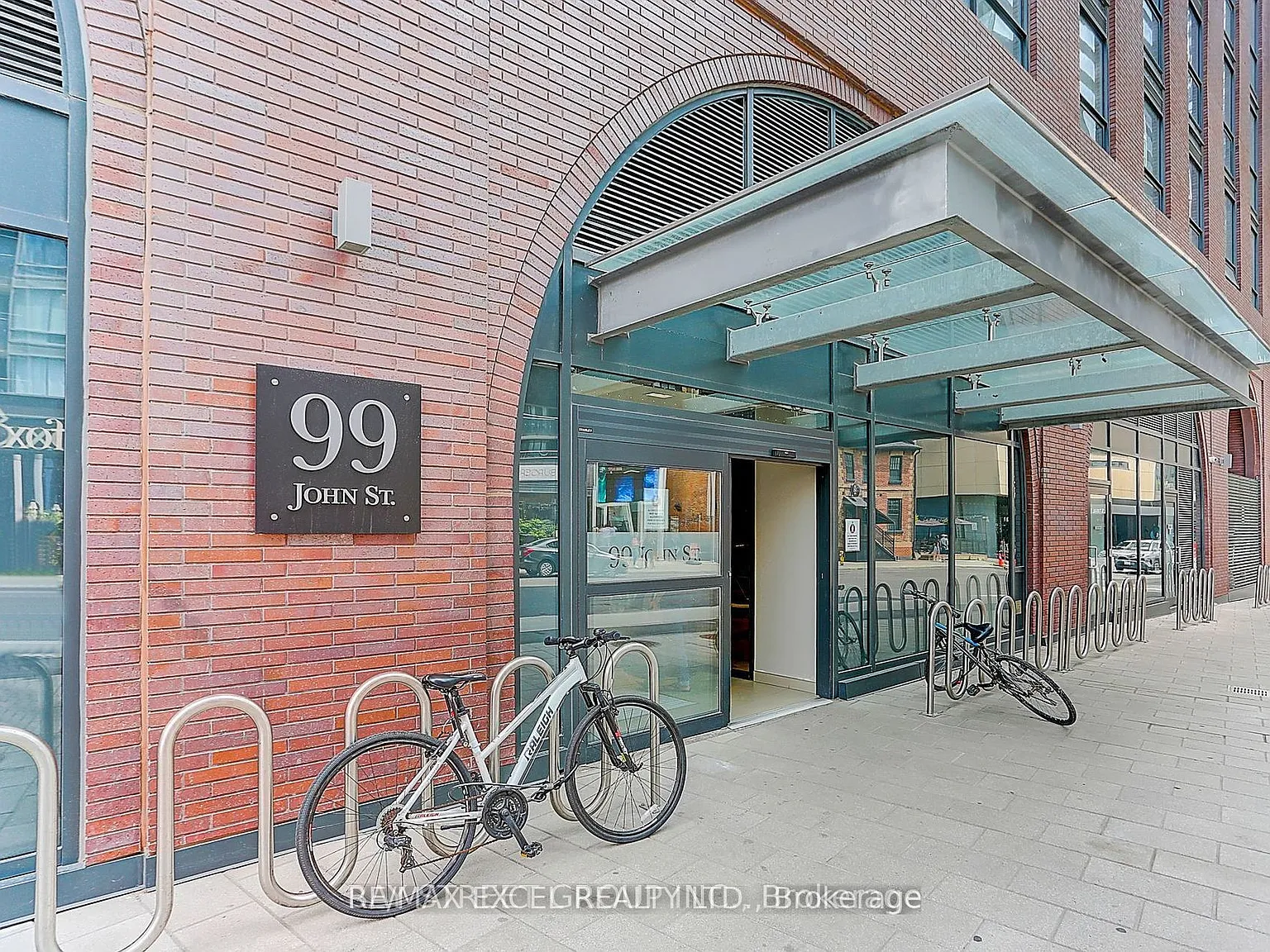 3 bed, $4,800 — Photo 2
