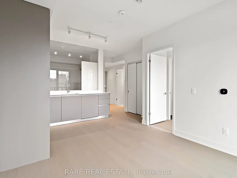 322 Dupont St #305 — Photo 5