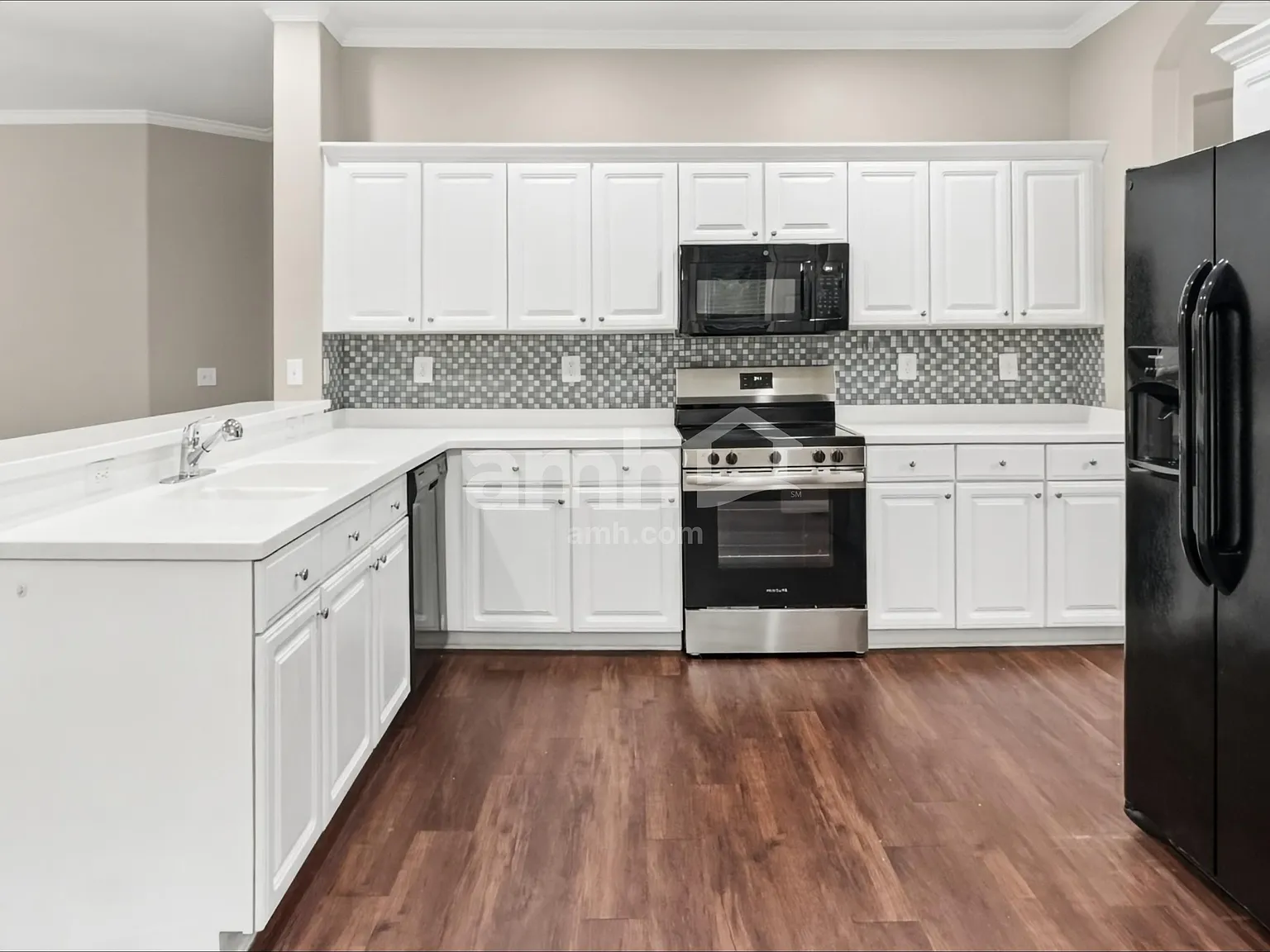 4 bed, 2.5 bath, 2867 sqft, $3,695 — Photo 3