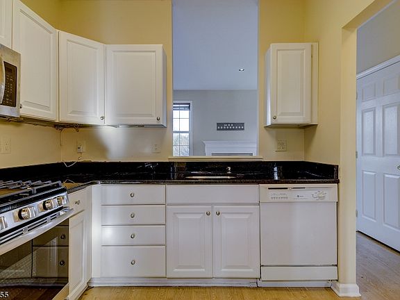 4th image of 203 Cheshire Ct