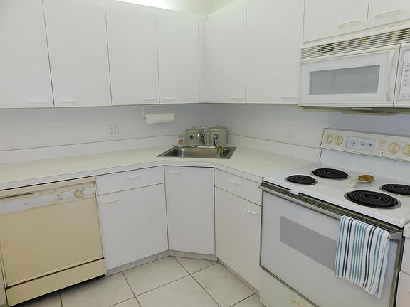 5th image of 5099 Splendido Court #N