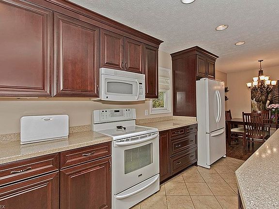 4th image of 28156 Gardenia Dr
