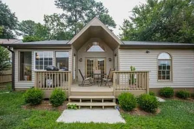 2220 Lenox Rd NE — Photo 2