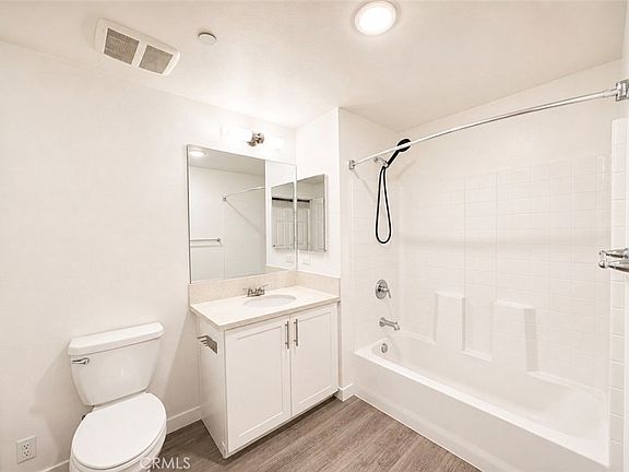 5th image of 1025 S Berendo St APT 202