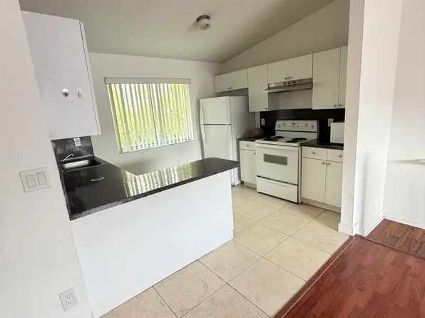 8023 Lake Dr APT 205, Doral, FL 33166
