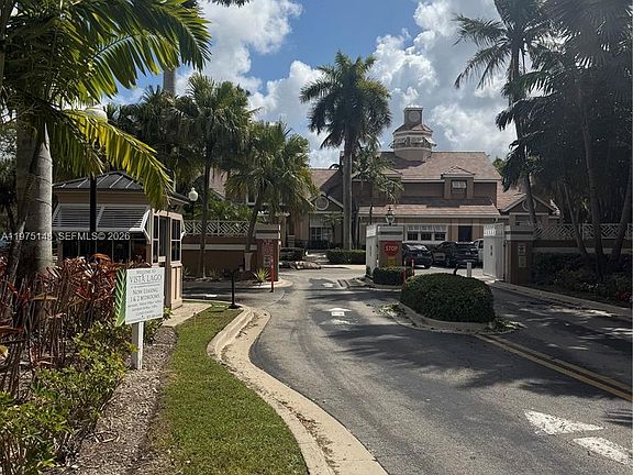 3rd image of 15680 SW 106th Ln APT 803