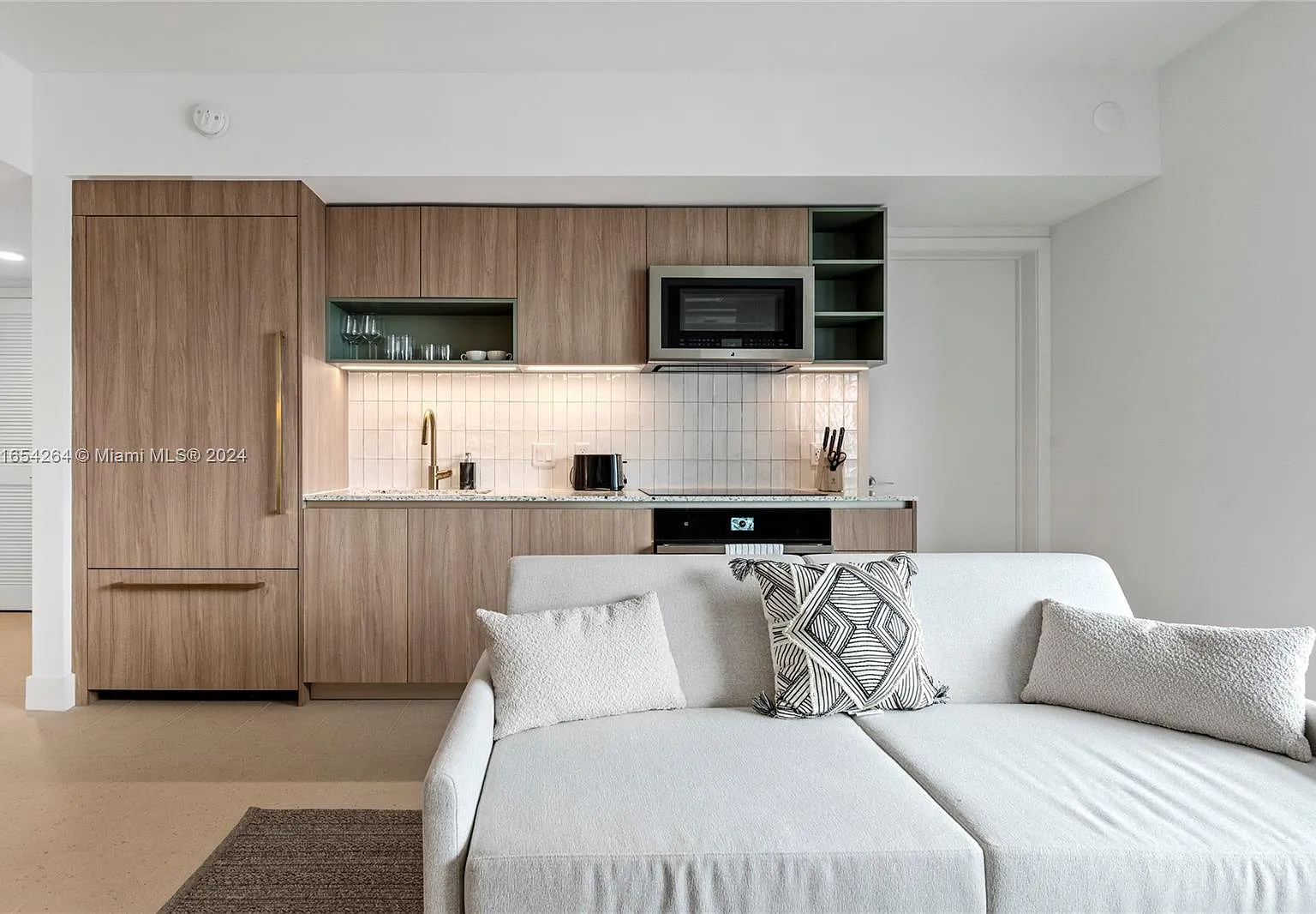 2 bed, 2.0 bath, $6,800 — Photo 2