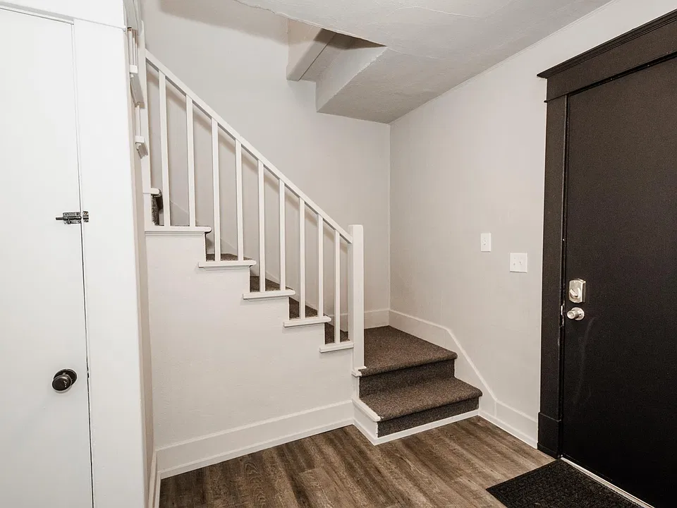 Front door common area / stairs that lead to unit 2