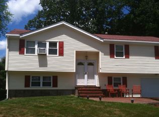 2 Jambray Dr, Smithfield, RI 02917