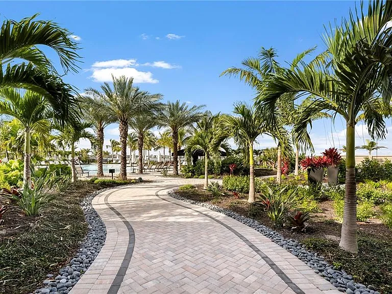 17471 Caravita Ln — Photo 31