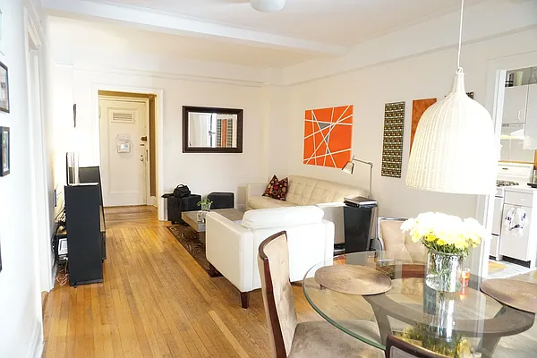 Rented by Renetta Real Estate | media 28