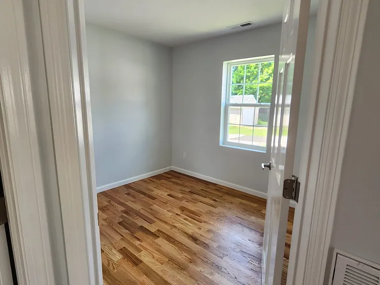 44 Rosewood Ave — Photo 23
