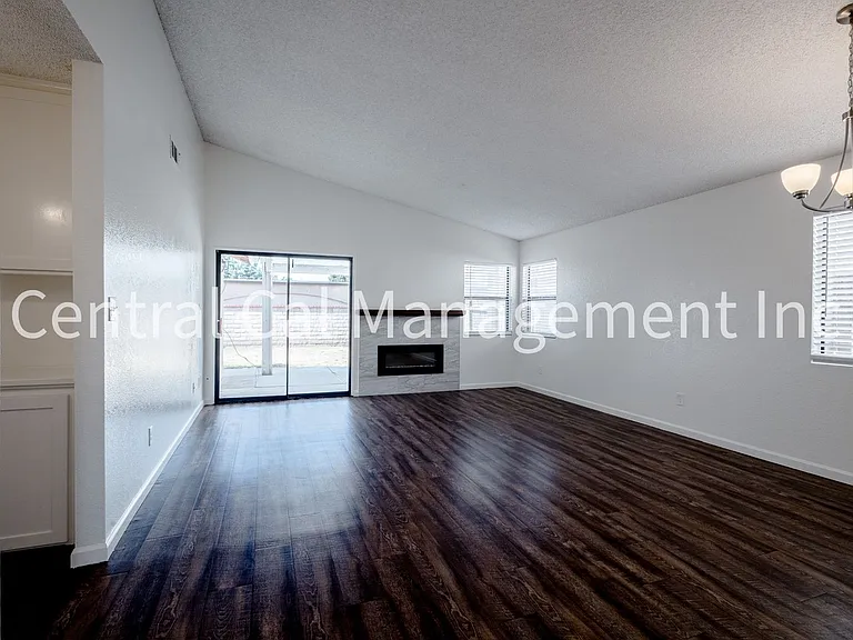 9904 Cimarron Trails Dr — Photo 3
