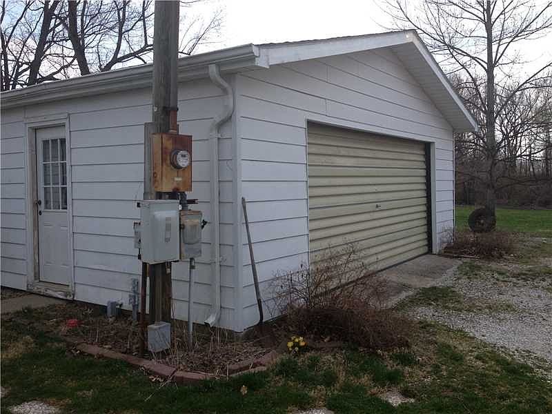 2nd image of 2035 E Overcoat Rd