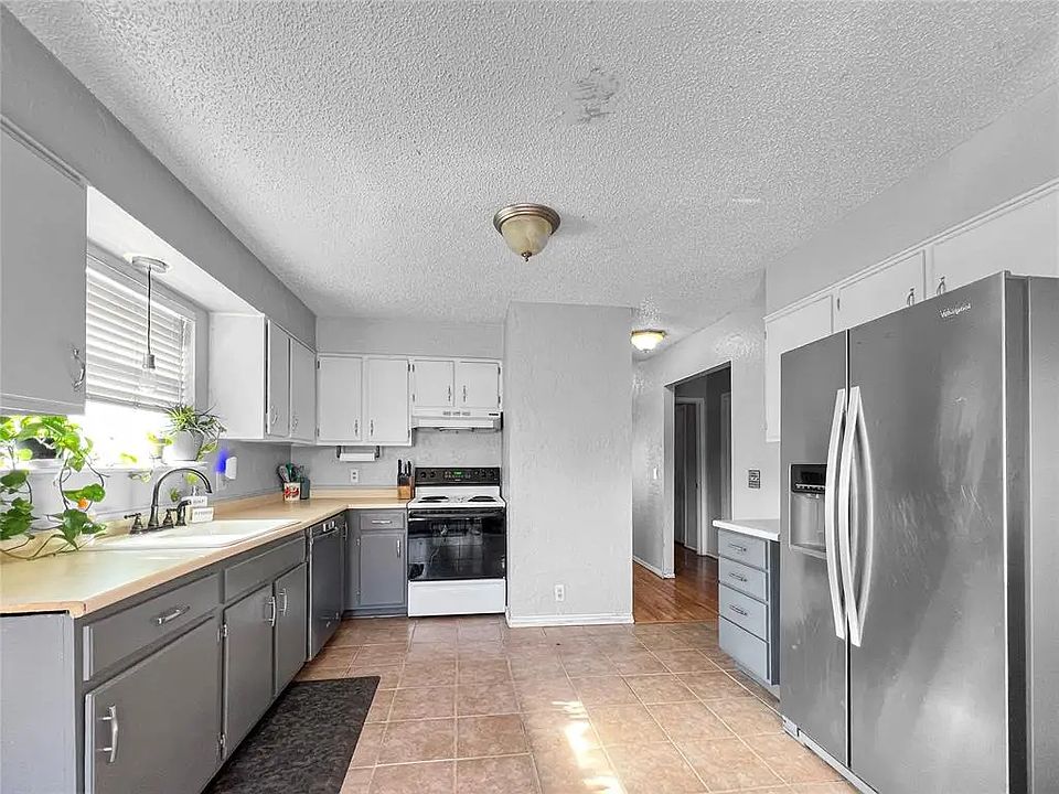 2nd image of 4660 E 68th St