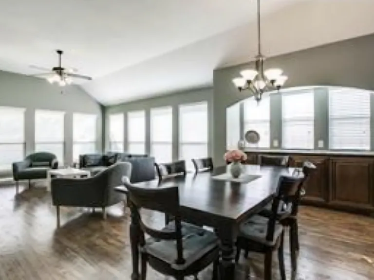 2200 Shannon Dr — Photo 3