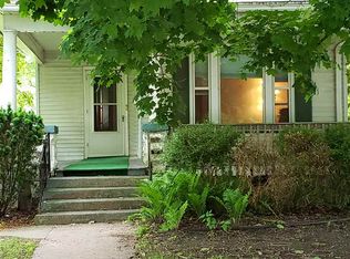 757 6th Ave S, Clinton, IA 52732