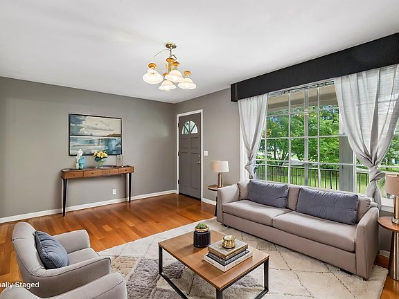 2nd image of 1041 Forest Harbor Dr