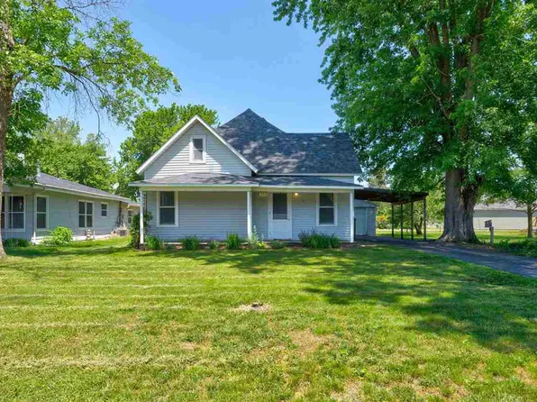 304 Brady St, Hills, IA 52235