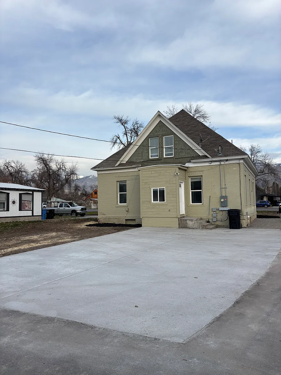 Building Photo - 245 N Main St