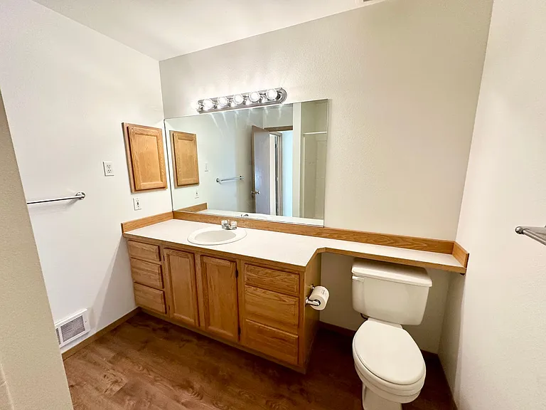 2103 N Yellowstone St — Photo 27