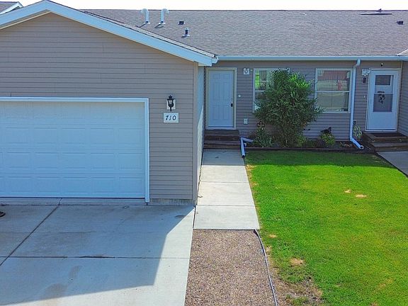 5th image of 710 2nd St NE