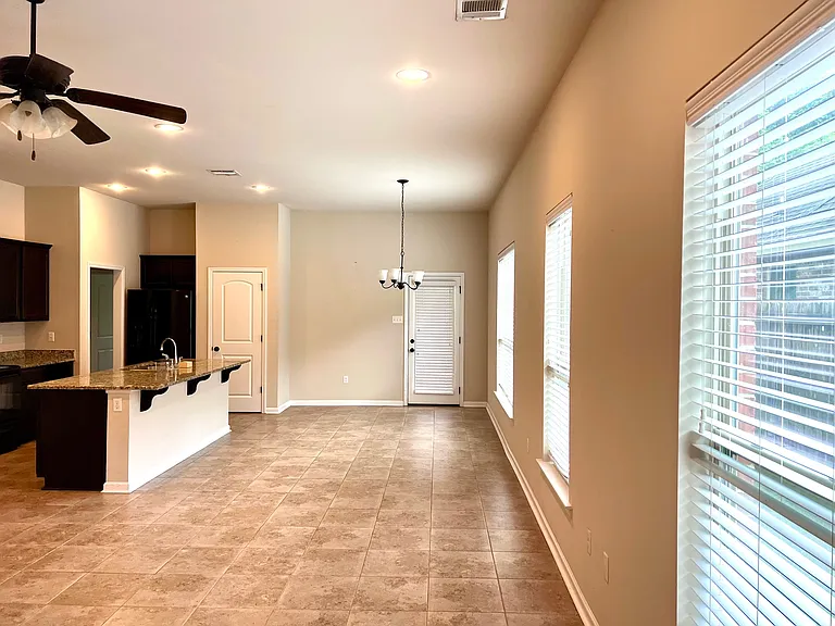 652 Northbrook Dr — Photo 10