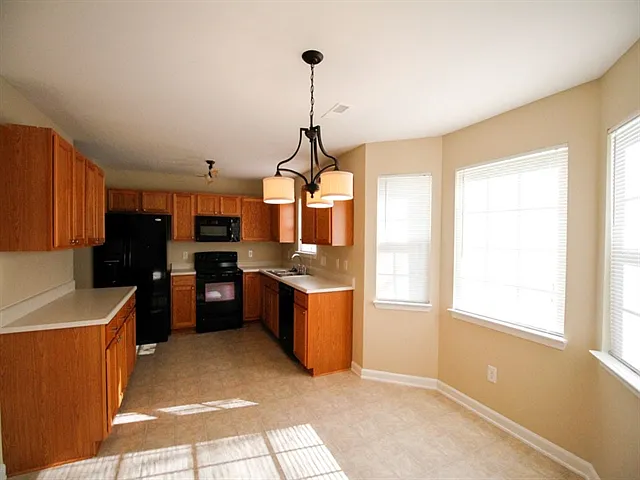 3 bed, 2.5 bath, 1400 sqft, $2,030 — Photo 3