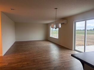 22516 N Coburg Rd, Harrisburg, OR 97446