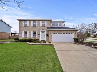 20W406 Camder Dr, Downers Grove, IL 60516