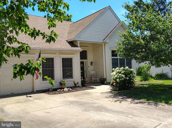 8 Parkview Cir, Columbus, NJ 08022