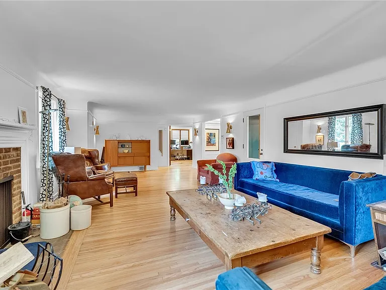 114 Burbank Dr — Photo 11