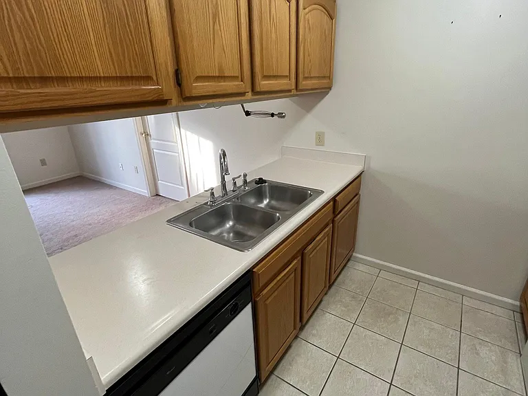 560 California St #2C — Photo 5