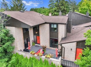 4154 Wabeek Lake Dr S, Bloomfield Hills, MI 48302