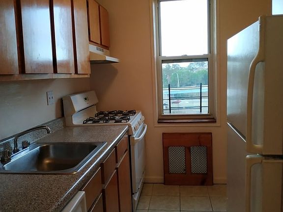 2nd image of 135-10 Grand Central Pkwy #410