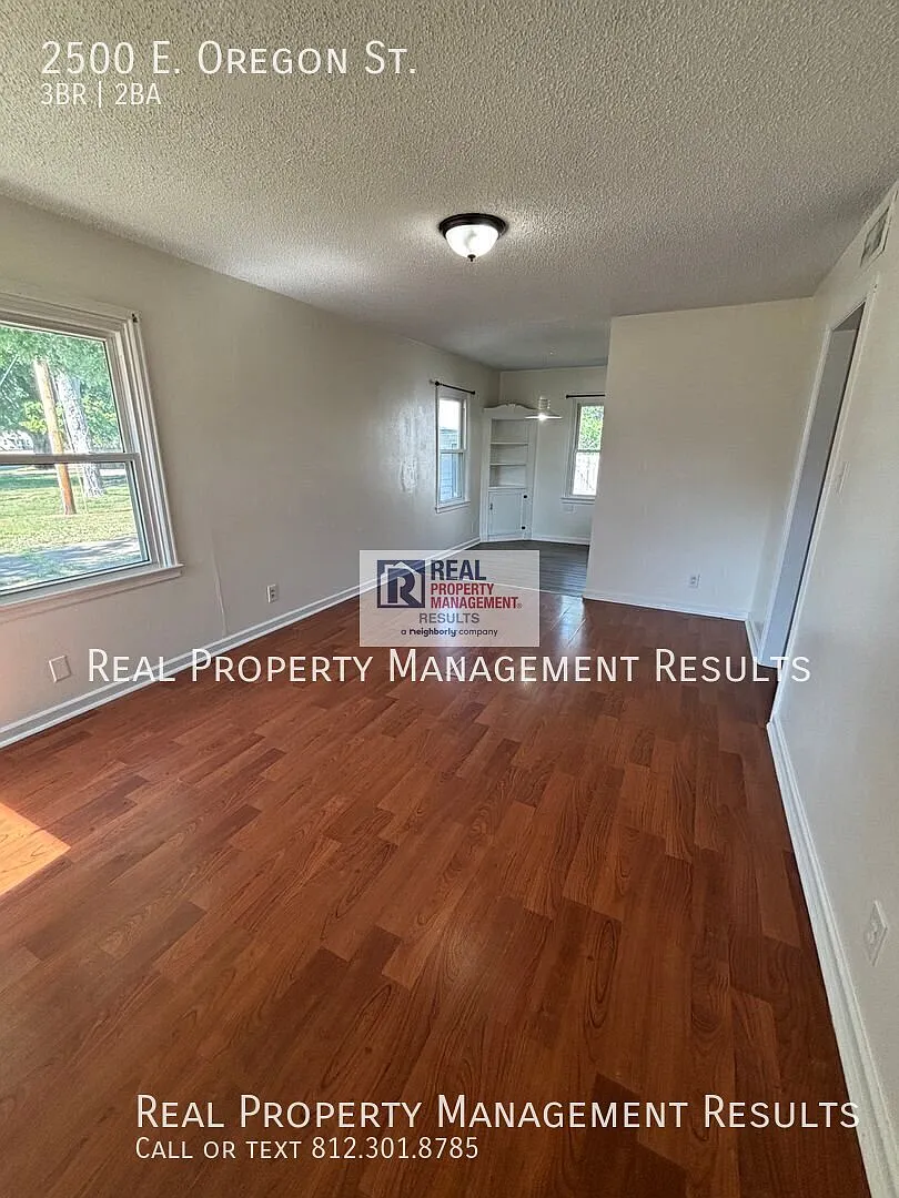 Bright East Side Home Near Wesselman Woods Park — Photo 2