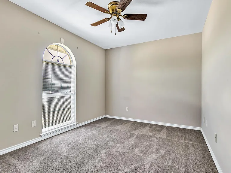 1714 Medina Dr — Photo 17