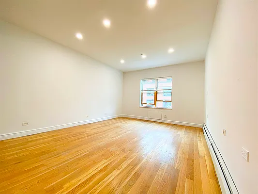 Rented by Bond New York | media 4