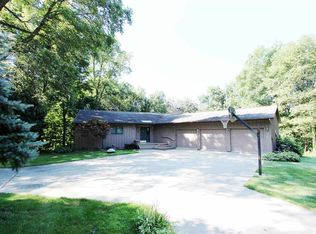 403 Rustic Hills Rd, Denver, IA 50622
