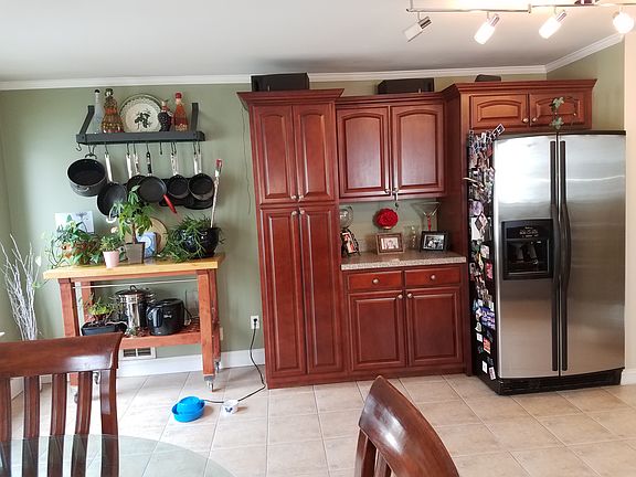 3rd image of 31 Jumel St