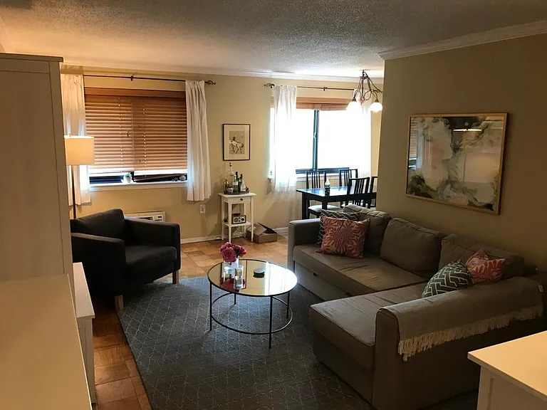 1816 New Hampshire Ave NW #405 — Photo 3