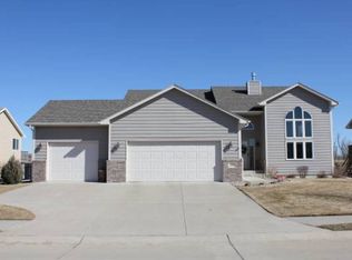 726 Prairie Blvd, Dakota Dunes, SD 57049