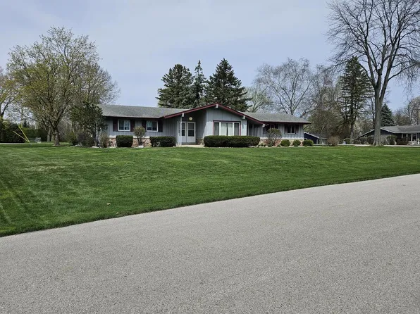 21800 Locksley LANE, Brookfield, WI 53045