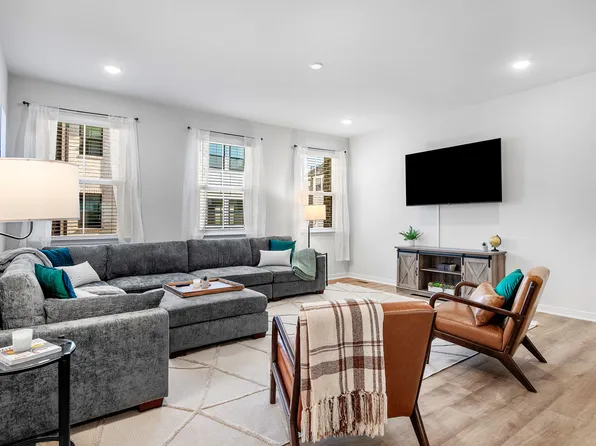 406 Golden Haze Aly, Midlothian, VA 23113