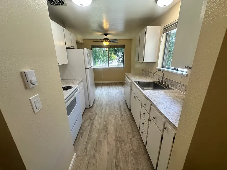 630 SE 182nd Ave — Photo 3