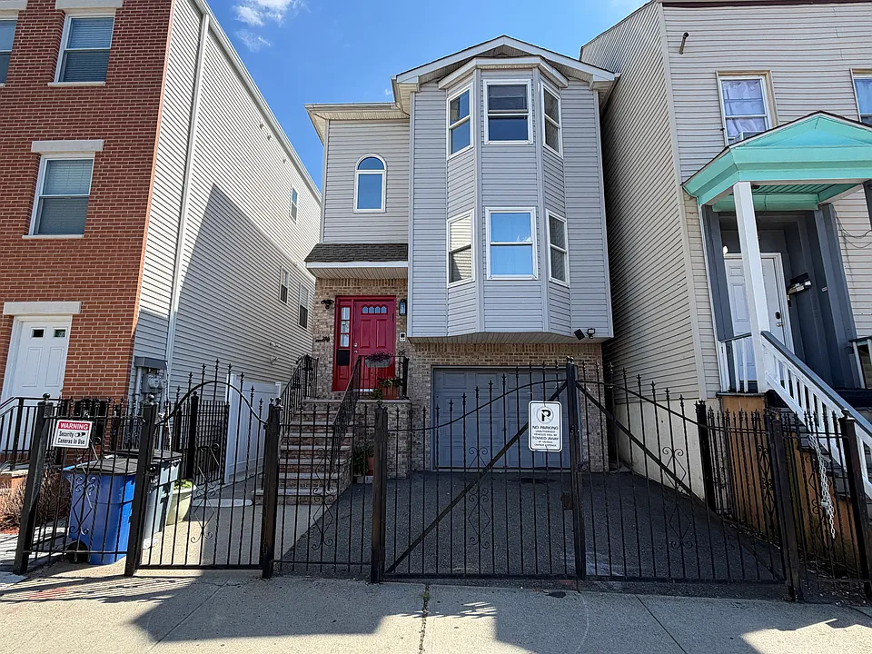 286 Broad St #2
