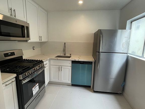2nd image of 1221 N Genesee Ave #5