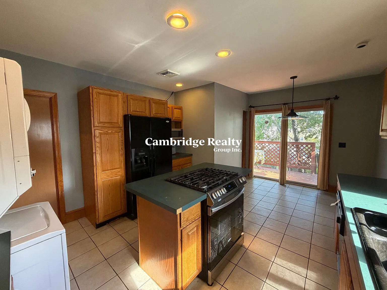 3 bed, 2.0 bath, 1500 sqft, $3,300 — Photo 2
